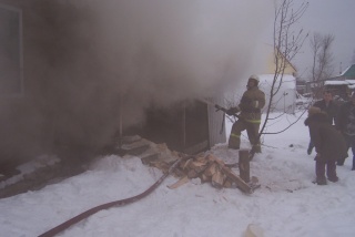 В Чайковском хозяйка потушенной бани отблагодарила пожарных